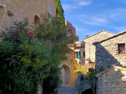 ENTRECHAUX / CRESTET